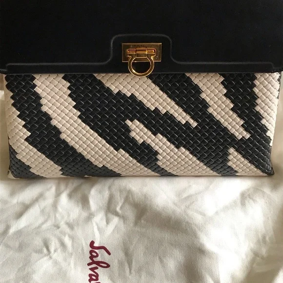 COPY - Looking for trade or best offer Salvatore Ferragamo Trifolio TH Top Hand… - Picture 11 of 15